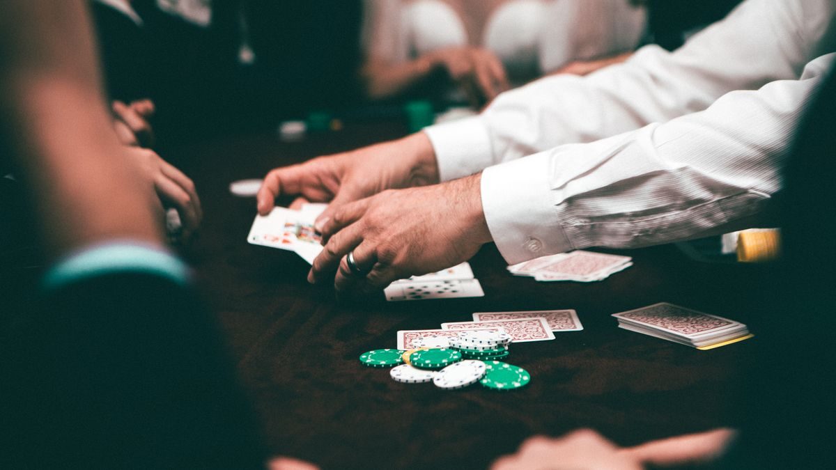 Strategi Dasar Poker untuk Pemula